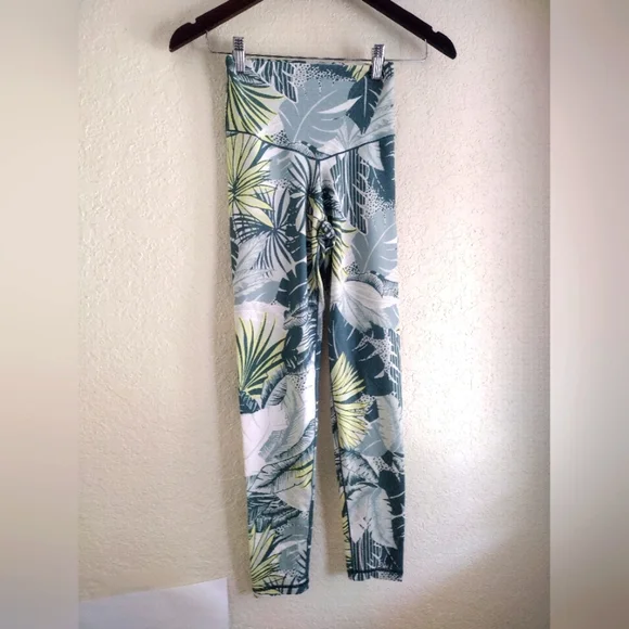 Aerie Offline High Rise Tropical Print Leggings - Picture 3 of 7